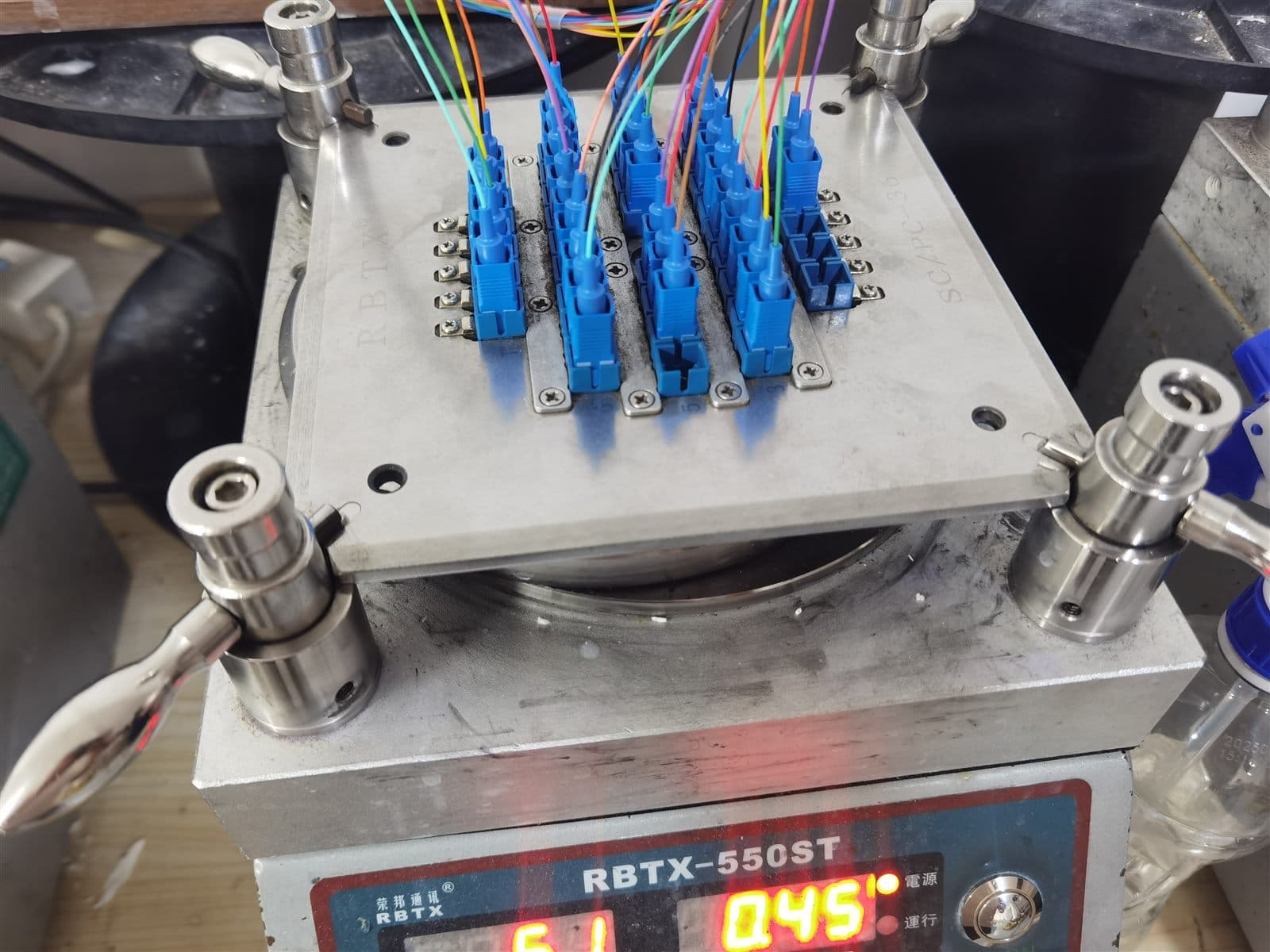 Fiber optic connector assembly fixture holding connectors during the manufacturing process